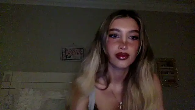 Snapshot of Dioxoxo chatting on 07-23-26, 01:58 Dioxoxo online show from 07-23-26, 01:58