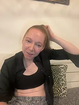 Snapshot of EmmaaFit chatting on 07-13-26, 05:05 EmmaaFit online show from 07-13-26, 05:05