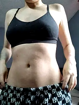 Snapshot of laura_mon chatting on 08-05-26, 08:33 laura mon online show from 08-05-26, 08:33
