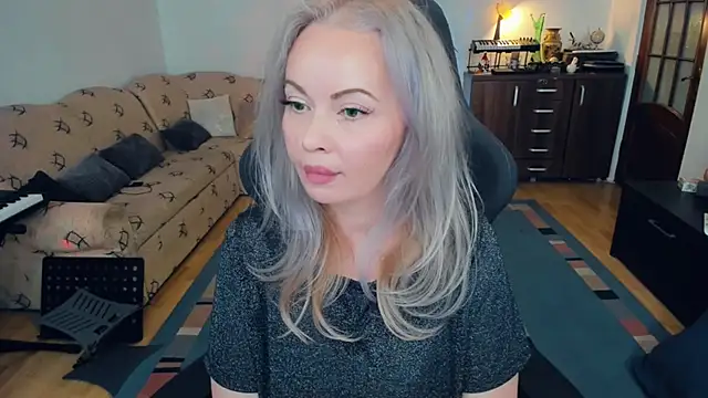 WhitneyLynn online show from 01-04-25, 11:00