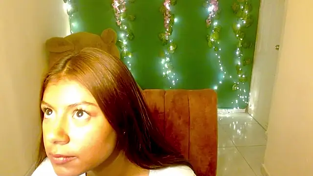 Snapshot of renata5558 chatting on 07-18-26, 01:37 renata5558 online show from 07-18-26, 01:37
