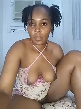 Snapshot of missleilah2015 chatting on 07-19-26, 07:28 missleilah2015 online show from 07-19-26, 07:28