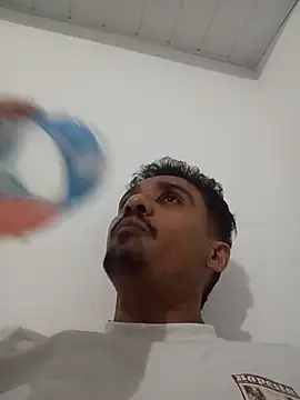 Snapshot of kaliuLeal chatting on 08-03-26, 02:21 kaliuLeal online show from 08-03-26, 02:21