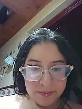 Snapshot of kitty_valer chatting on 07-31-26, 04:12 kitty valer online show from 07-31-26, 04:12