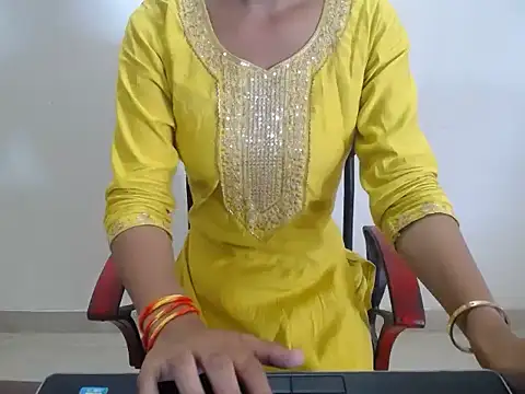 Snapshot of Sizzling_Charu chatting on 07-27-26, 05:25 Sizzling Charu online show from 07-27-26, 05:25
