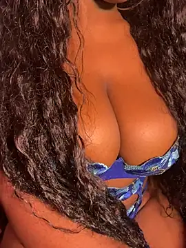 Snapshot of Blaackcat chatting on 02-20-26, 11:05 Blaackcat online show from 02-20-26, 11:05