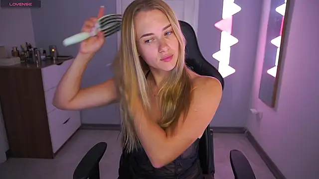 DanikaDillan online show from 10-14-25, 12:33