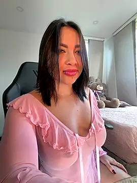 Snapshot of HannaBeckett chatting on 11-19-25, 12:05 HannaBeckett online show from 11-19-25, 12:05