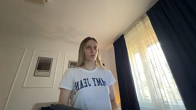 Snapshot of CherryRoseLove_ chatting on 08-04-26, 01:03 CherryRoseLove online show from 08-04-26, 01:03