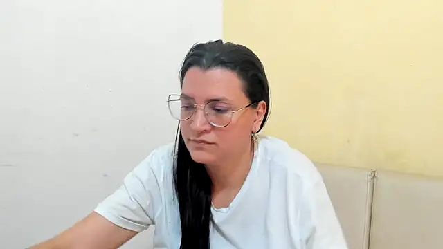 MARILYN GARCIA online show from 05-01-26, 03:27