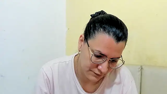 MARILYN GARCIA online show from 05-05-26, 01:41