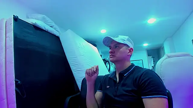Snapshot of RUSH-HOT chatting on 08-10-26, 03:10 RUSH-HOT online show from 08-10-26, 03:10
