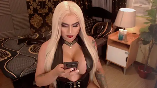 Snapshot of DominatrixMistressSilva chatting on 04-26-26, 07:50 DominatrixMistressSilva online show from 04-26-26, 07:50