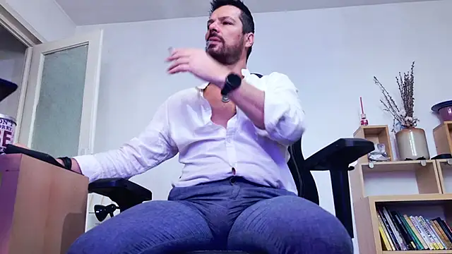 Snapshot of ChrisKox chatting on 04-16-26, 04:13 ChrisKox online show from 04-16-26, 04:13