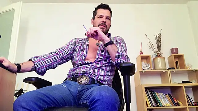 Snapshot of ChrisKox chatting on 04-21-26, 04:41 ChrisKox online show from 04-21-26, 04:41