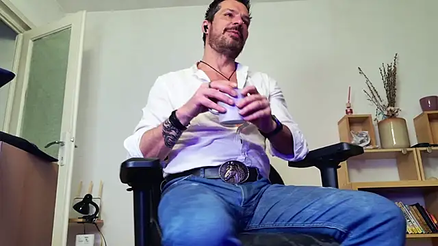 Snapshot of ChrisKox chatting on 04-24-26, 02:03 ChrisKox online show from 04-24-26, 02:03
