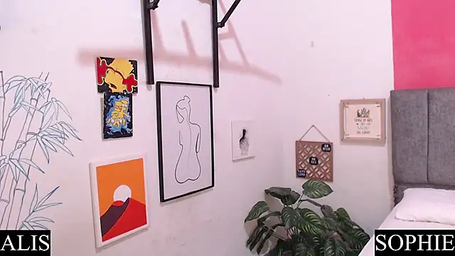 Snapshot of Sophie_And_Alis chatting on 01-29-25, 10:27 Sophie And Alis online show from 01-29-25, 10:27