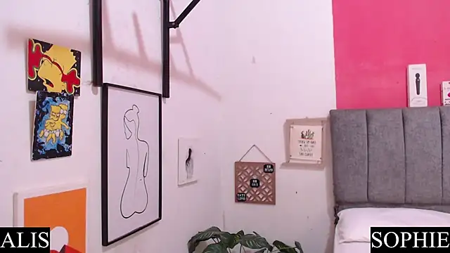 Snapshot of Sophie_And_Alis chatting on 02-19-25, 10:45 Sophie And Alis online show from 02-19-25, 10:45