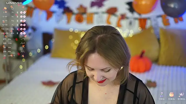 Snapshot of LitleSun chatting on 10-27-25, 10:30 LitleSun online show from 10-27-25, 10:30