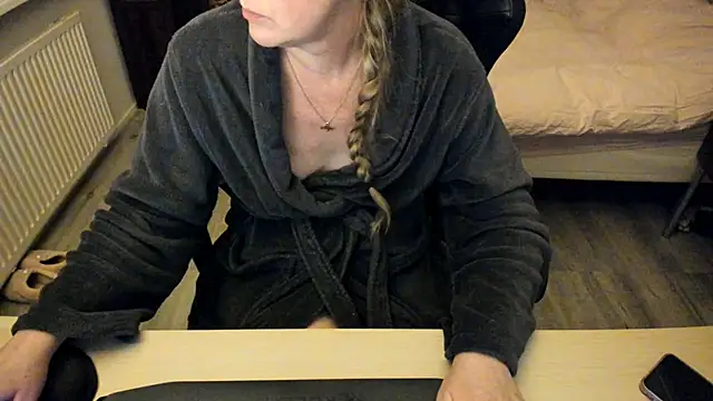 minoesje37 online show from 02-03-25, 08:46