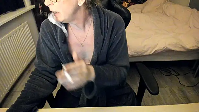 minoesje37 online show from 02-09-25, 08:34