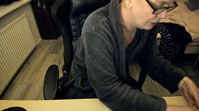 minoesje37 online show from 02-11-25, 08:42