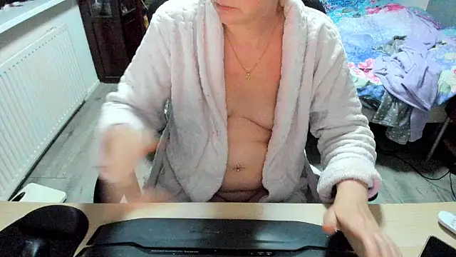 minoesje37 online show from 03-06-25, 08:37