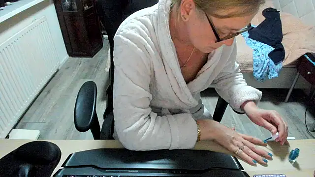 minoesje37 online show from 03-09-25, 08:10