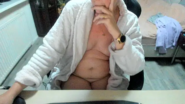 minoesje37 online show from 10-15-25, 07:36