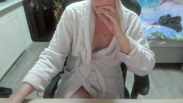 minoesje37 online show from 01-12-26, 08:36