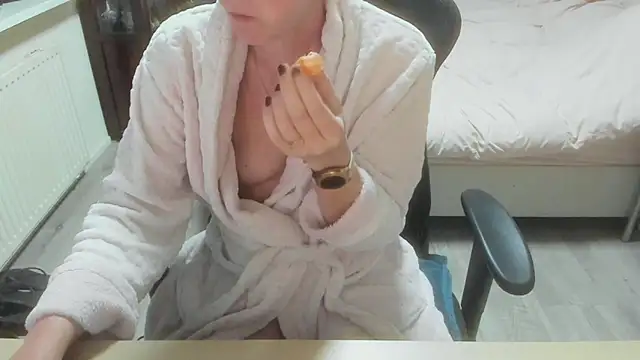 minoesje37 online show from 03-21-26, 08:34