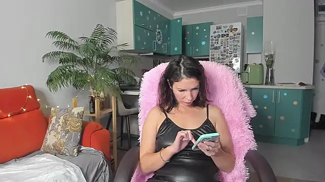 Snapshot of ChristinaGlory chatting on 12-30-24, 07:37 ChristinaGlory online show from 12-30-24, 07:37