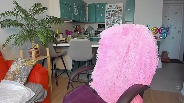 Snapshot of ChristinaGlory chatting on 01-04-25, 09:32 ChristinaGlory online show from 01-04-25, 09:32