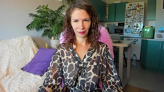 Snapshot of ChristinaGlory chatting on 10-08-25, 06:55 ChristinaGlory online show from 10-08-25, 06:55