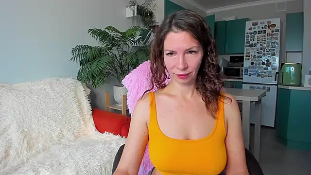 Snapshot of ChristinaGlory chatting on 10-24-25, 08:00 ChristinaGlory online show from 10-24-25, 08:00