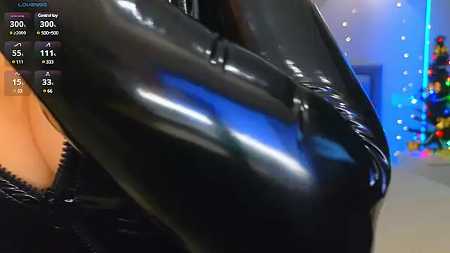 Snapshot of Kira_from_UA chatting on 12-28-24, 03:58 Kira from UA online show from 12-28-24, 03:58