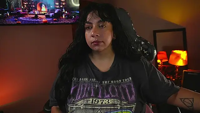 coraline latin online show from 10-25-25, 03:29