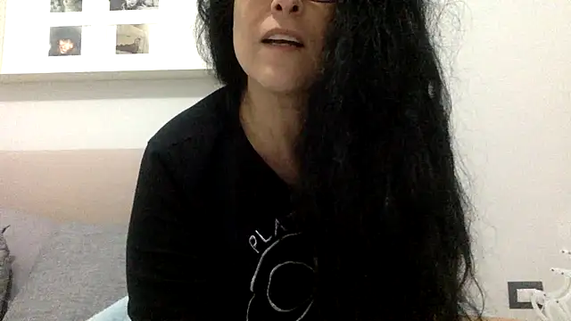 Snapshot of crudeliafrancy chatting on 03-09-26, 05:28 crudeliafrancy online show from 03-09-26, 05:28