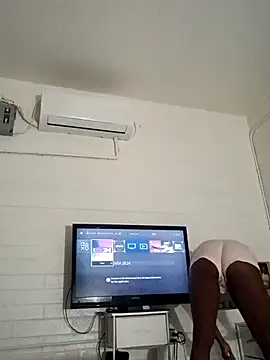 Snapshot of Xochillovemoney2 chatting on 09-28-25, 06:30 Xochillovemoney2 online show from 09-28-25, 06:30