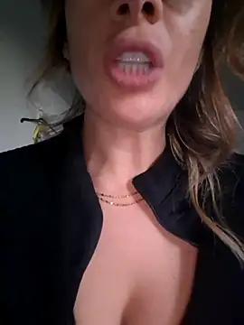 Snapshot of fammefatale1987 chatting on 11-28-25, 03:36 fammefatale1987 online show from 11-28-25, 03:36