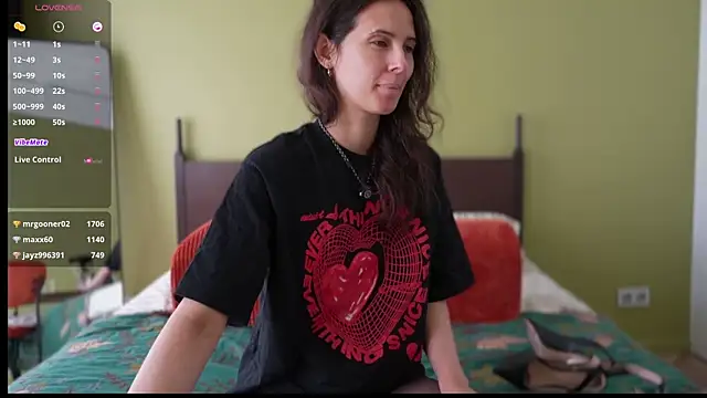 LAUREL HAZEL online show from 07-22-26, 10:07