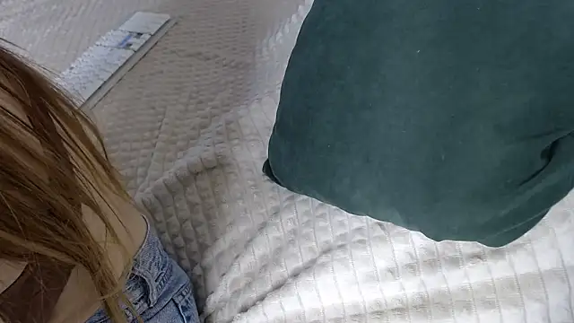 Kiradoll27 online show from 12-22-25, 10:34