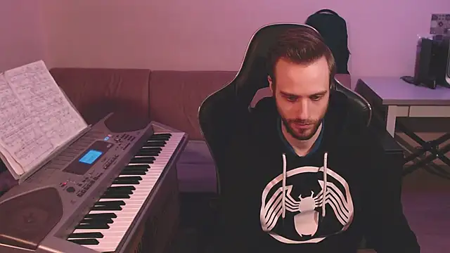 Snapshot of Sweetparker chatting on 02-17-25, 03:04 Sweetparker online show from 02-17-25, 03:04