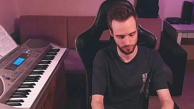 Snapshot of Sweetparker chatting on 09-15-25, 02:39 Sweetparker online show from 09-15-25, 02:39