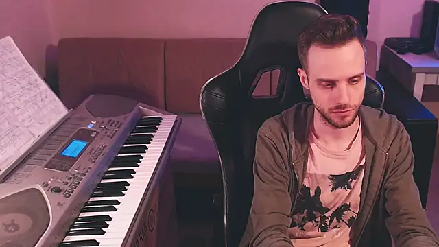 Snapshot of Sweetparker chatting on 10-20-25, 06:03 Sweetparker online show from 10-20-25, 06:03