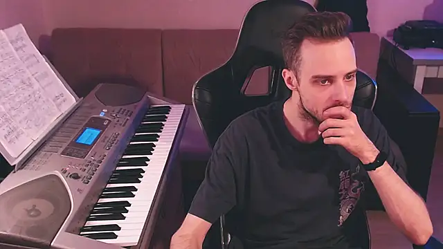 Snapshot of Sweetparker chatting on 10-27-25, 05:17 Sweetparker online show from 10-27-25, 05:17