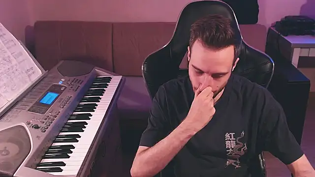 Snapshot of Sweetparker chatting on 10-28-25, 04:09 Sweetparker online show from 10-28-25, 04:09