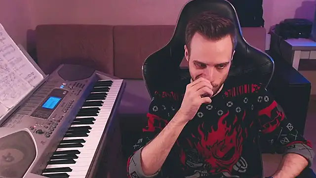 Snapshot of Sweetparker chatting on 10-31-25, 03:35 Sweetparker online show from 10-31-25, 03:35