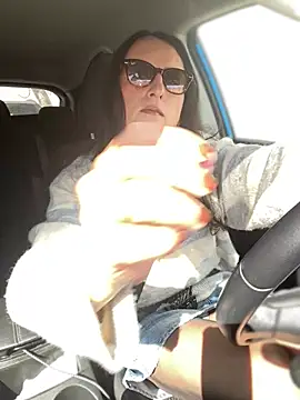 Snapshot of Chic_desire chatting on 02-21-26, 12:06 Chic desire online show from 02-21-26, 12:06