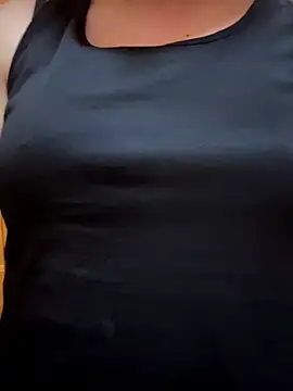 Snapshot of Chic_desire chatting on 02-22-26, 06:50 Chic desire online show from 02-22-26, 06:50